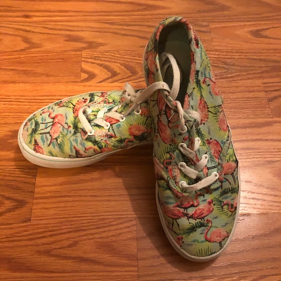 Vans Shoes - Adorable flamingo Vans lace up classic